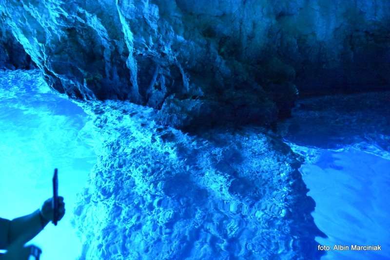 Blekitna Jaskinia Wyspa Vis Geopark Archipelag Viski Chorwacja UNESCO 11