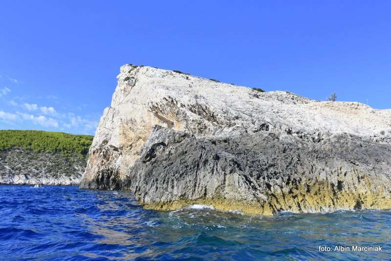 Blekitna Jaskinia Wyspa Vis Geopark Archipelag Viski Chorwacja UNESCO 12