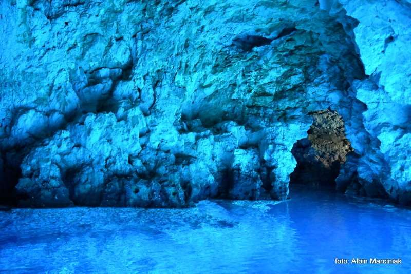 Blekitna Jaskinia Wyspa Vis Geopark Archipelag Viski Chorwacja UNESCO 8