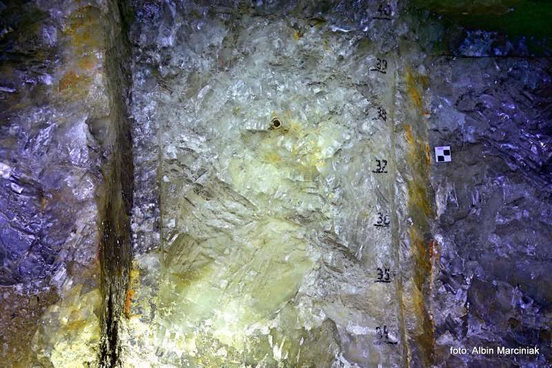 Wieliczka krysztaly soli kamiennej w Grocie Krysztalowej rezerwat przyrody 79 Fotor