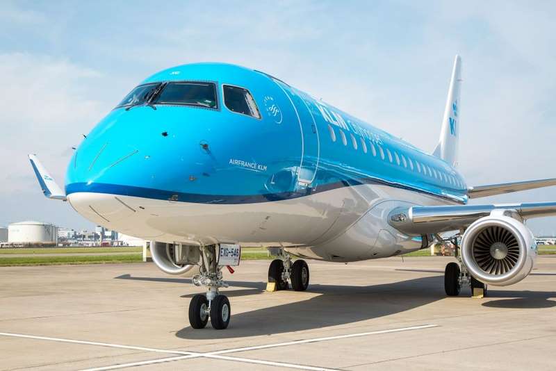 Samolot KLM na plycie