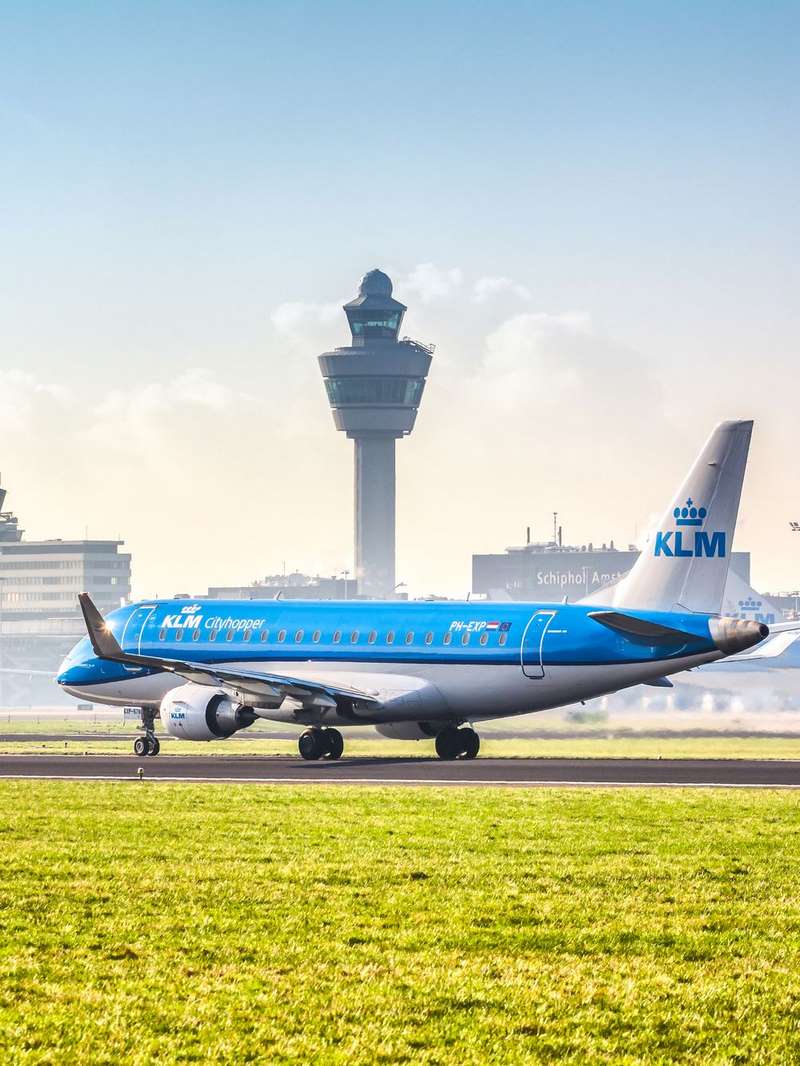 Embraer KLM 175 na lotnisku w Amsterdamie