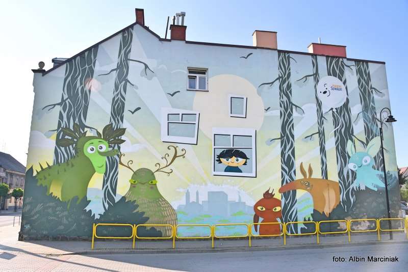 Suwalki miasto murale na kamienicach 1