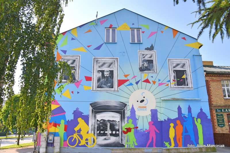 Suwalki miasto murale na kamienicach 2