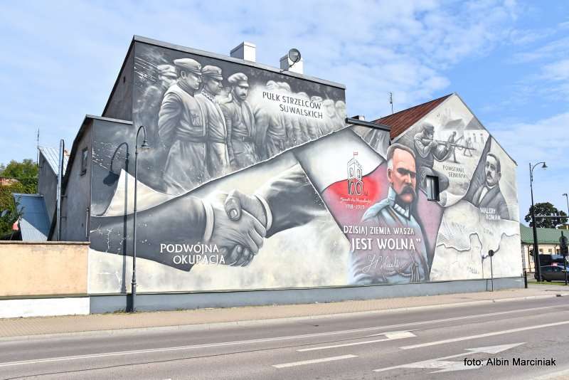 Suwalki miasto murale na kamienicach 4