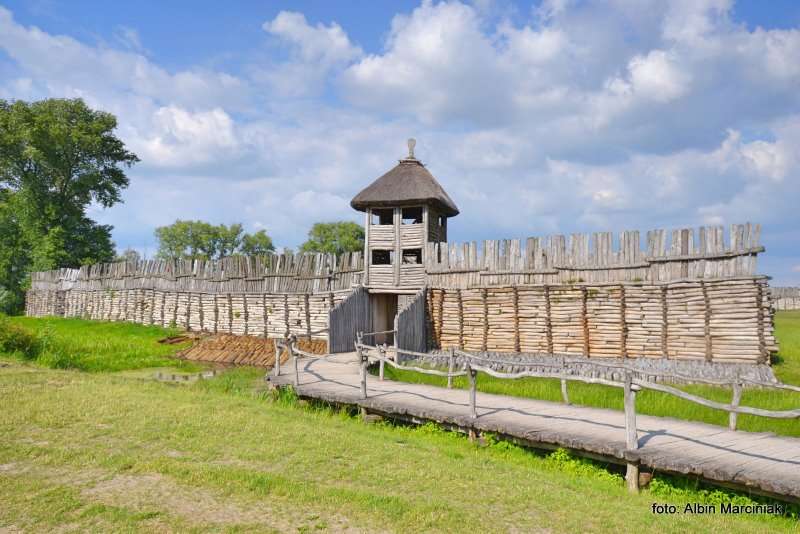 Biskupin osada obronna kultury łużyckiej 1