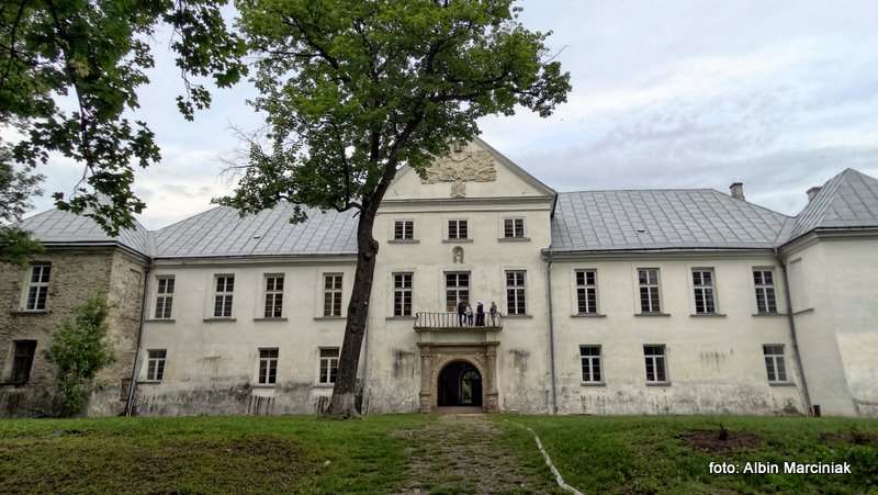 Klasztor i Zamek Jazłowiec 12