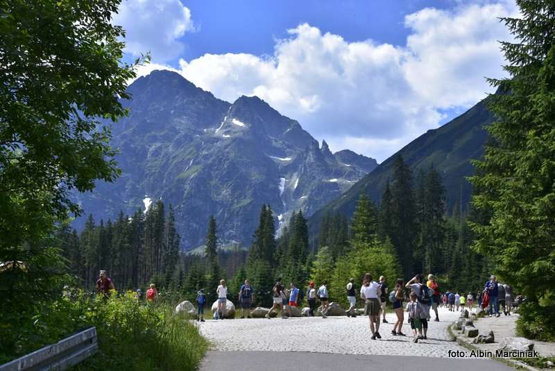 64 Tatry turysci na Włosienicy